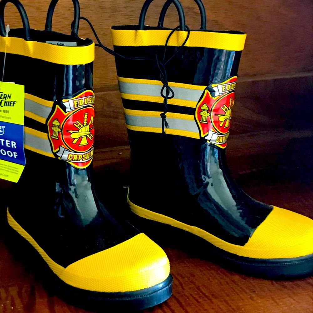 Kids rain boots,